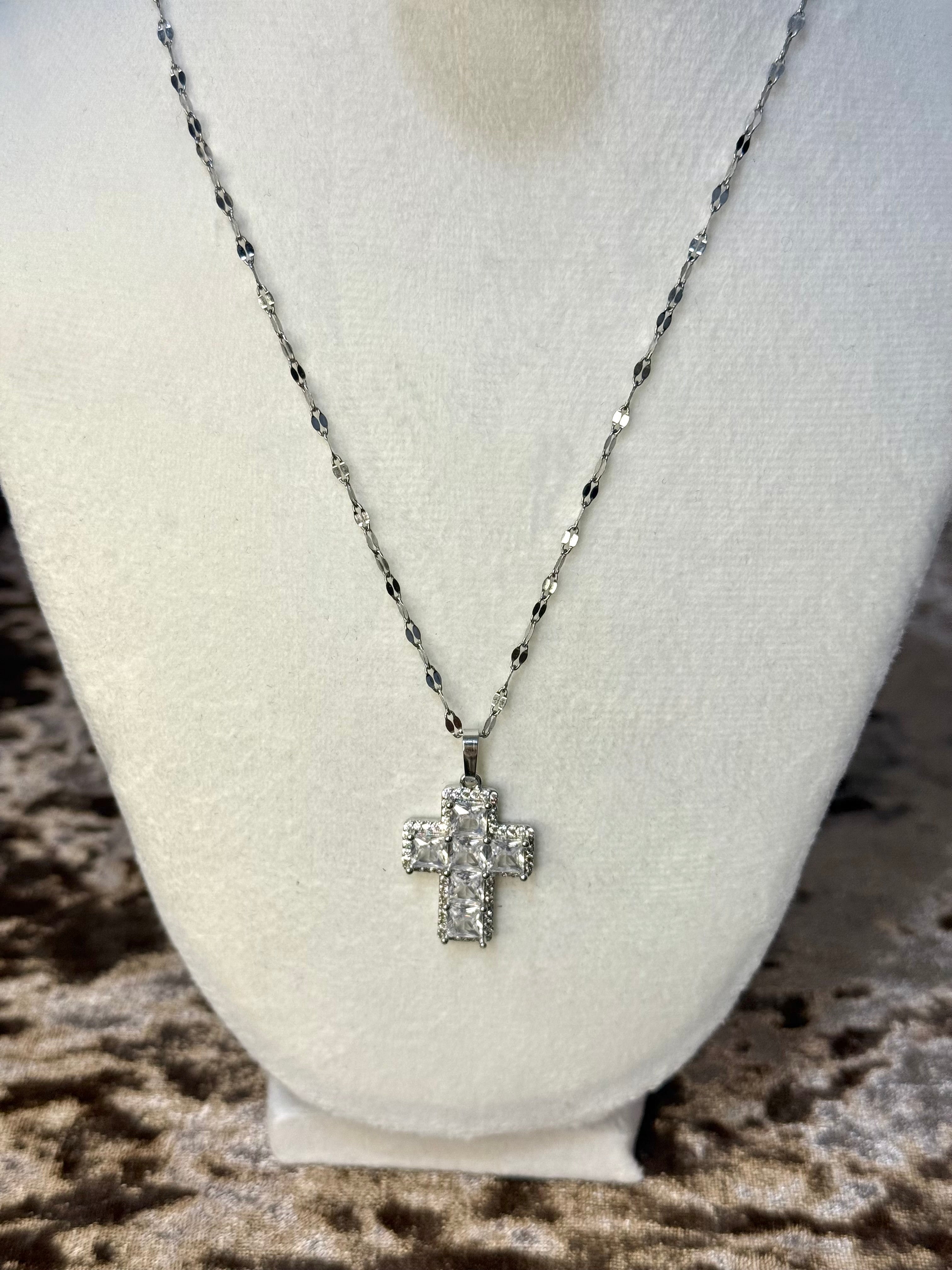 Collar Cruz Plateada