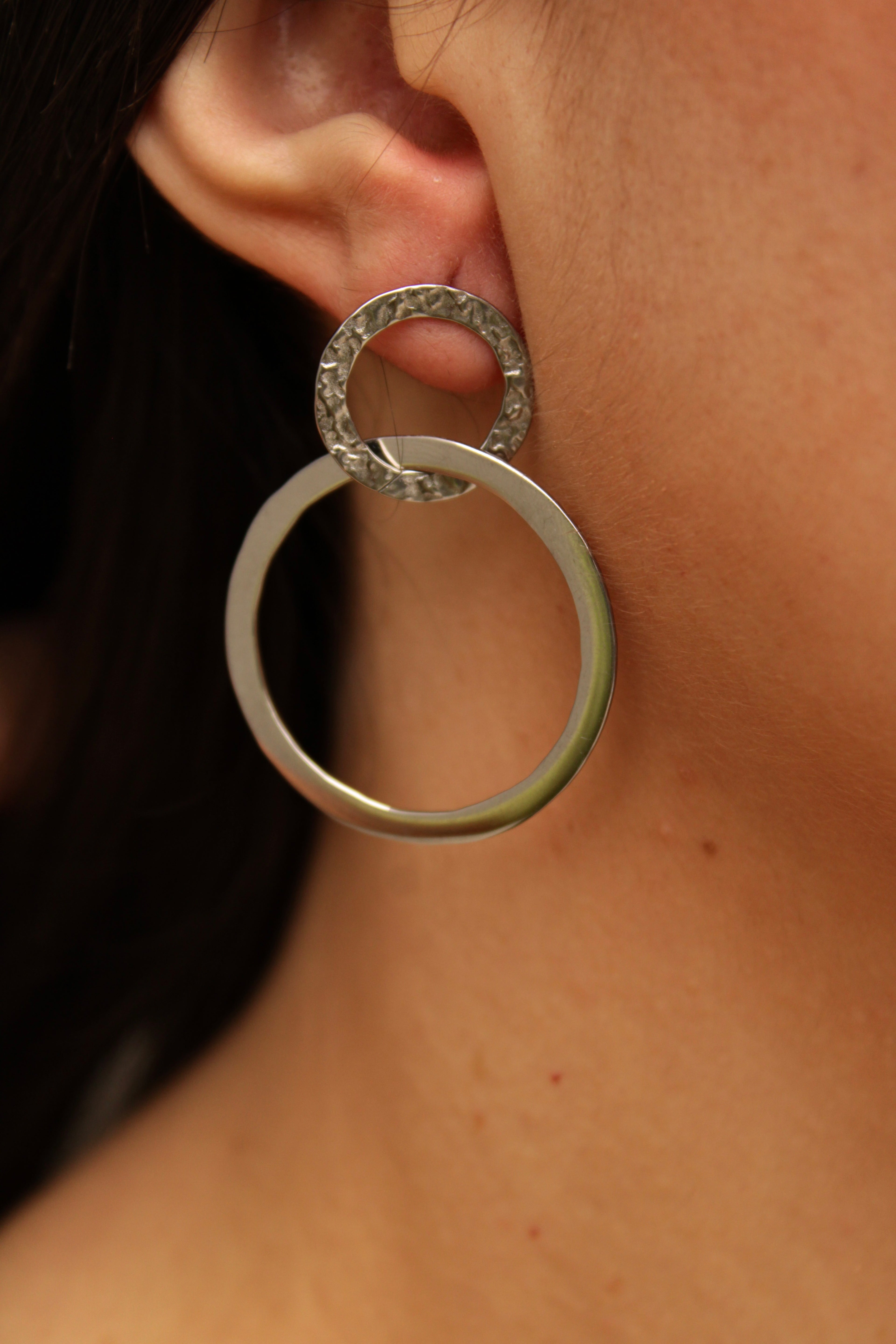 Aros texturizados plateados