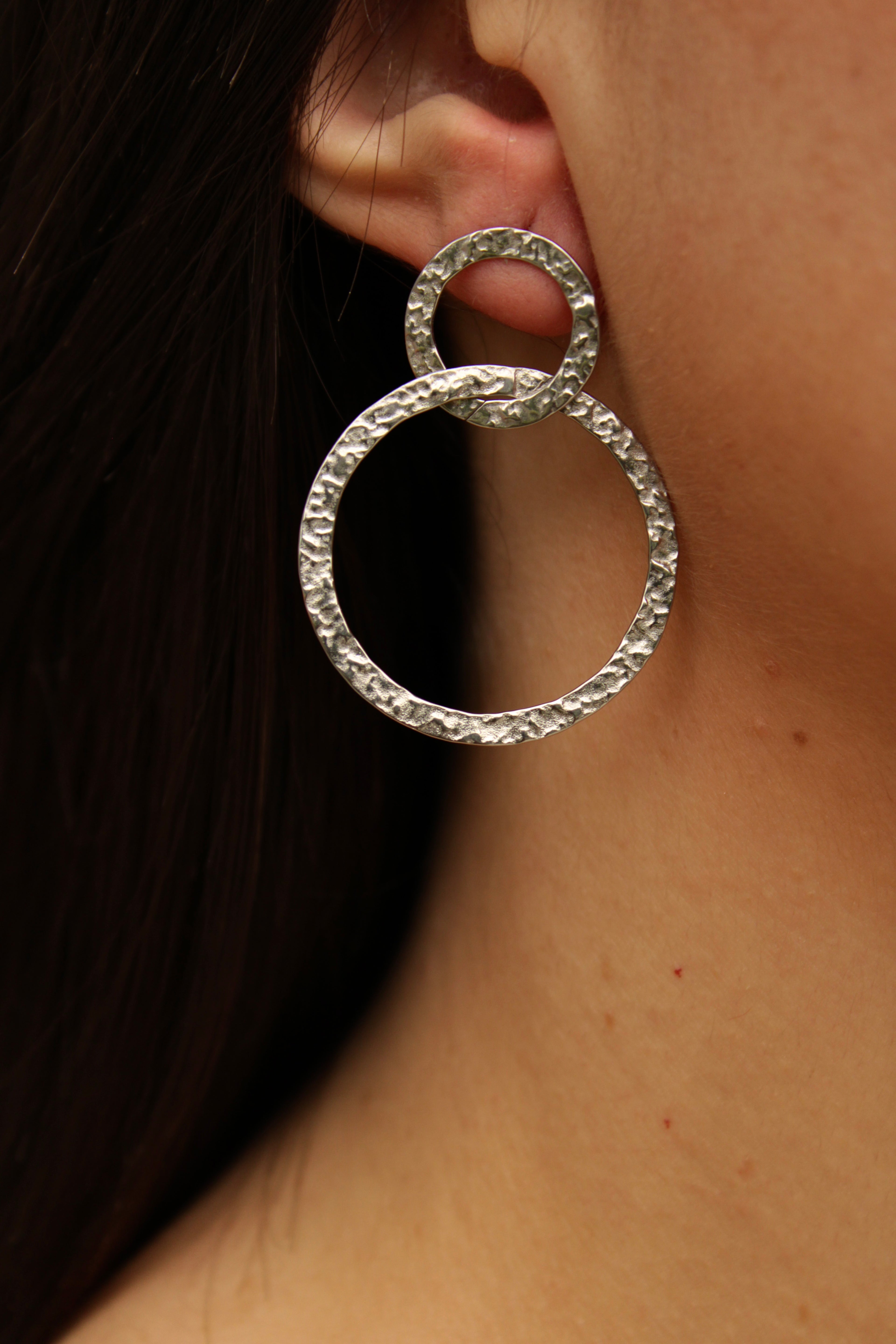 Aros texturizados plateados